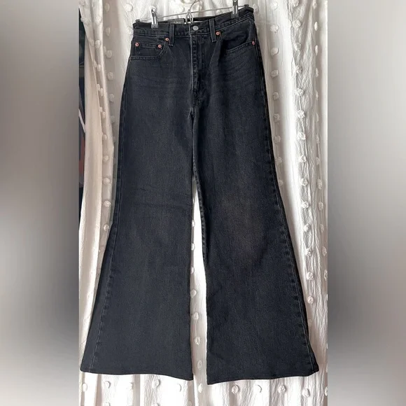 New Levi’s ribcage bell jeans - Picture 4 of 7